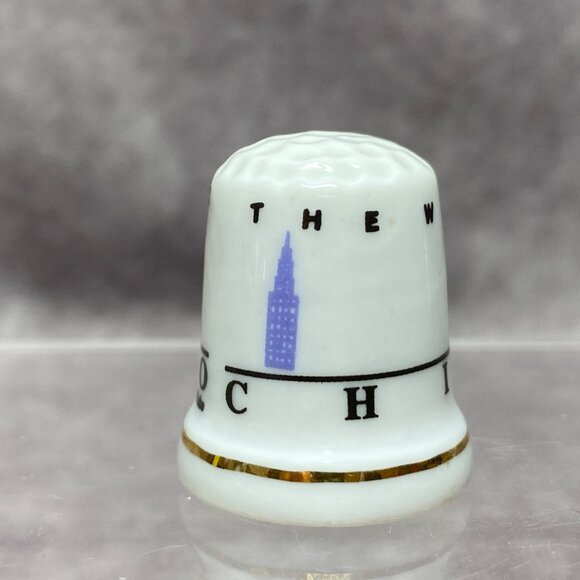 Chicago Souvenir Porcelain Thimble With Gold Accents & Windy City Design - Picture 2 of 8